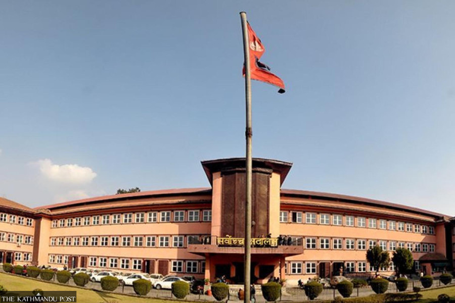 A lawyer-civil servant dispute stalls court proceedings nationwide