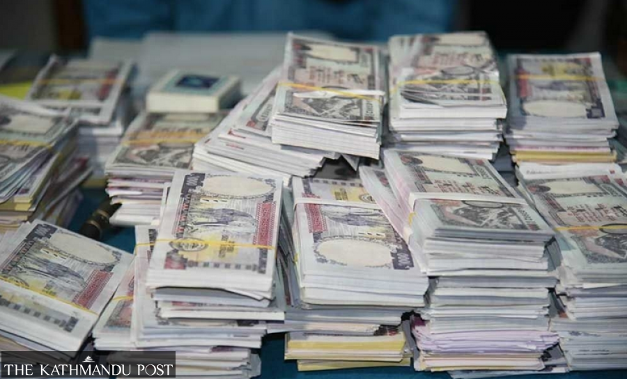 Government raises 40 percent of annual loans in first quarter