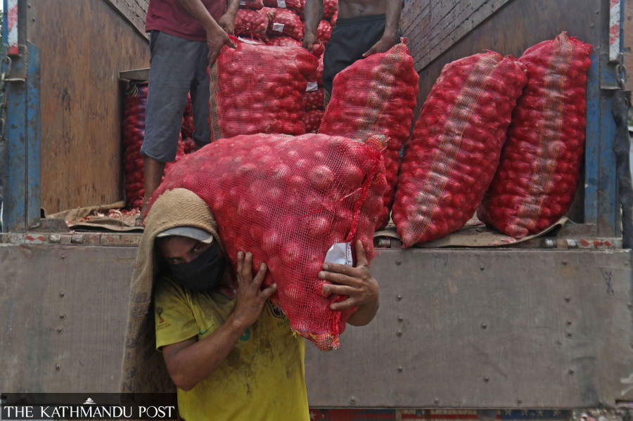 Onions tear-inducingly pricey after India’s ban