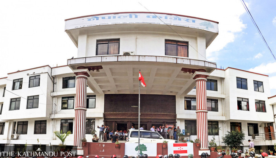 Congress central members slam party’s ministers