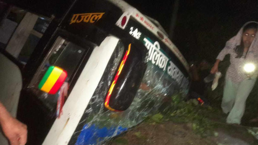 29 injured in East Nawalparasi bus accident