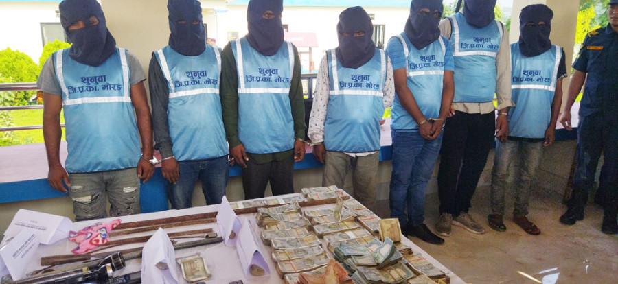 Police make public alleged robbers