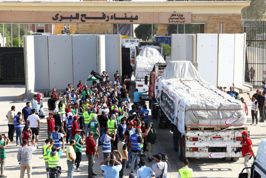 First emergency aid trucks roll into Gaza after overnight Israeli air strikes