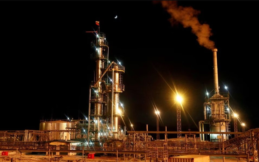 EU agrees on price caps on Russian refined oil products