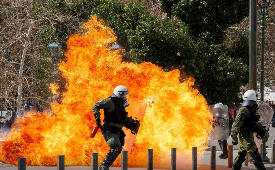 Greeks protest over deadly train crash, station master jailed pending trial