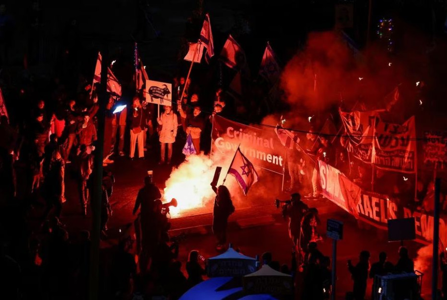 Tens of thousands of Israelis protest against justice reform plans
