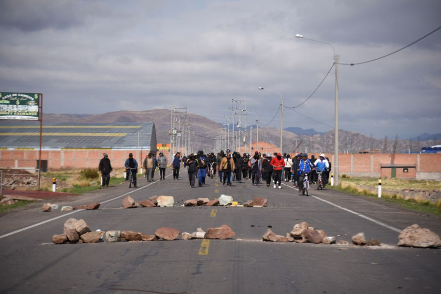 Peru protesters clash with police in airport takeover attempt in Puno