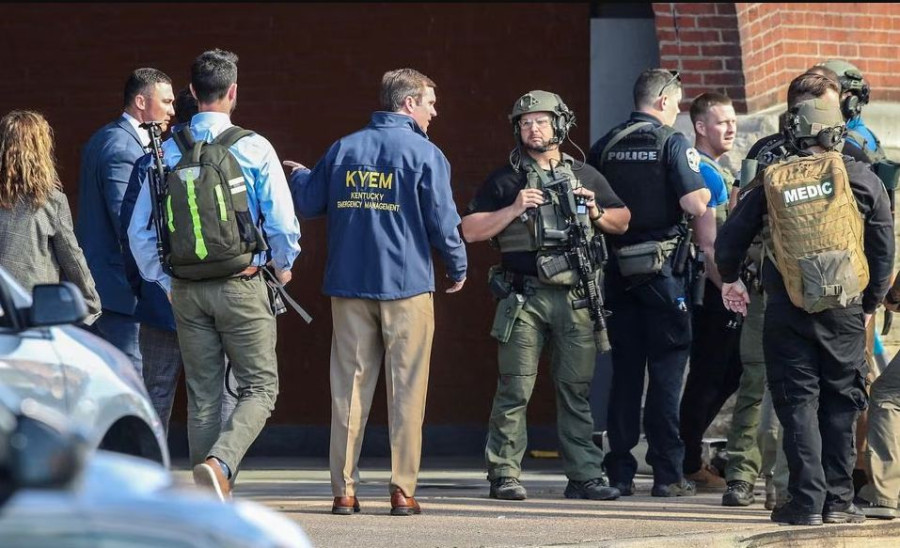 Bank worker kills five co-workers in US shooting