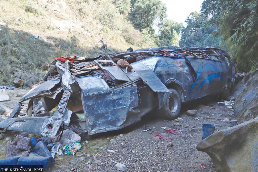 10 killed in road crash amid delayed rescue