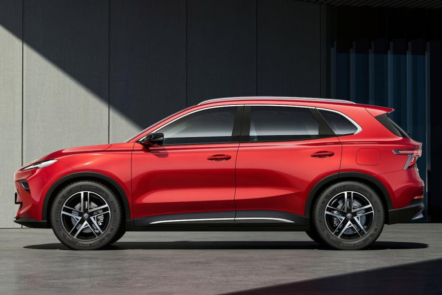 MG Motor debuts S5 electric SUV with the world’s thinnest battery