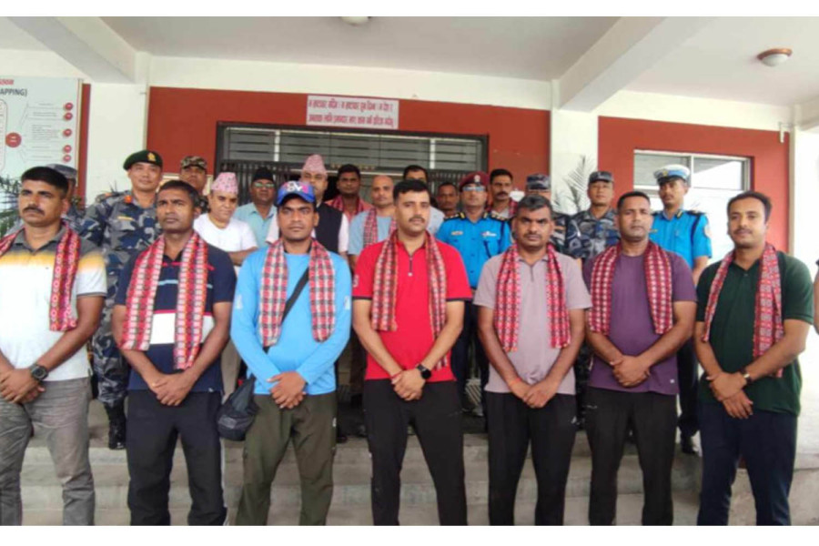 Indian team arrives to search for missing buses and passengers