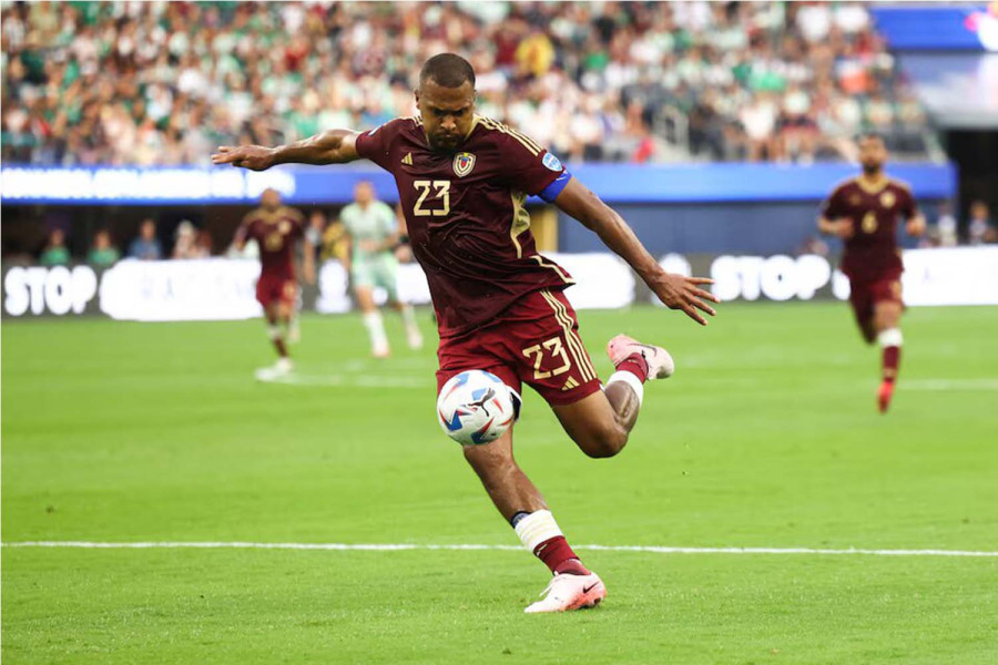Rondon sends Venezuela into Copa quarters with win over Mexico