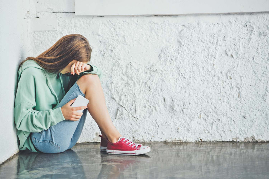 Hearts online, hurt offline: The dark side of teenagers’ virtual relationship