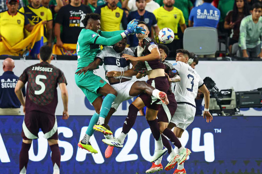 Ecuador reach Copa quarters, Mexico out after 0-0 draw