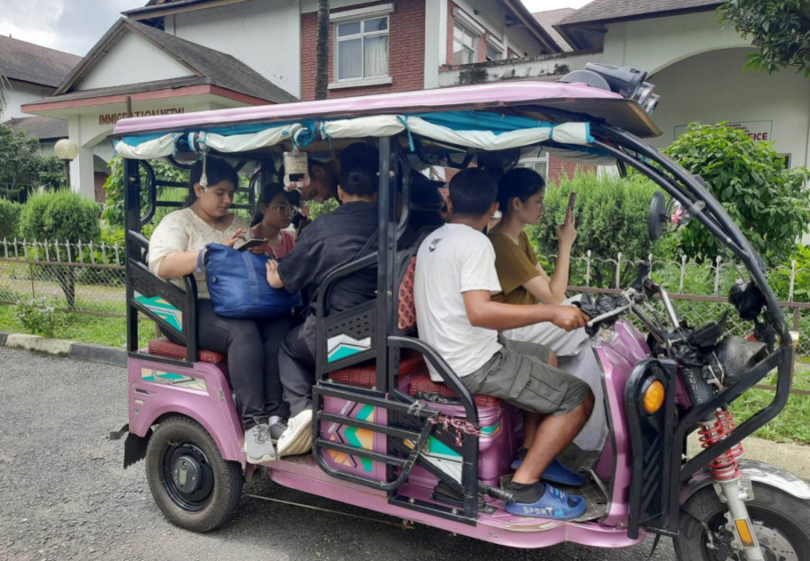 Nepali students in Bangladesh returning home via Kakarbhitta