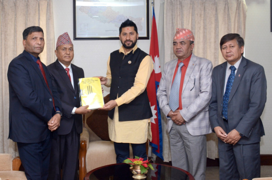 Probe commission on gold smuggling submits report