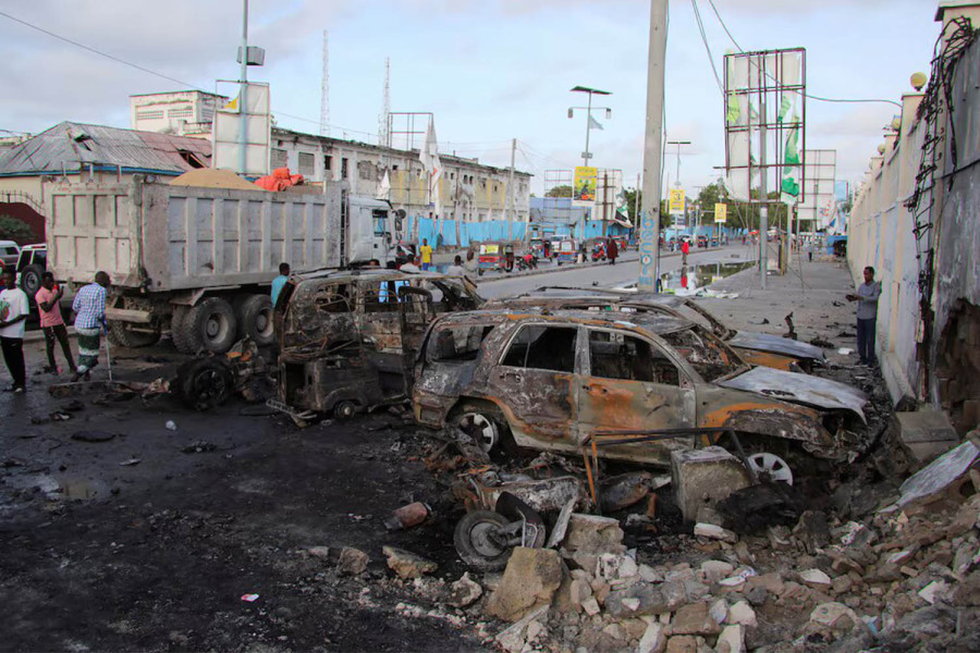 Car bomb kills five, injures 20 outside restaurant in Somalia’ capital