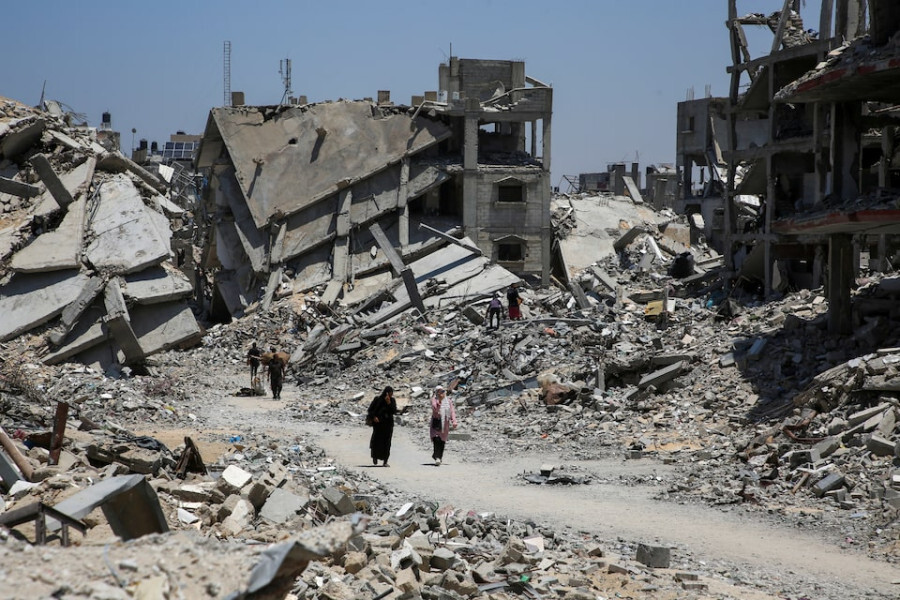 Israeli strikes in Gaza kill 61 as UN pursues vaccinations