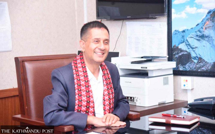 KMC office turns tense as CAO Guragain blocked from resuming duty