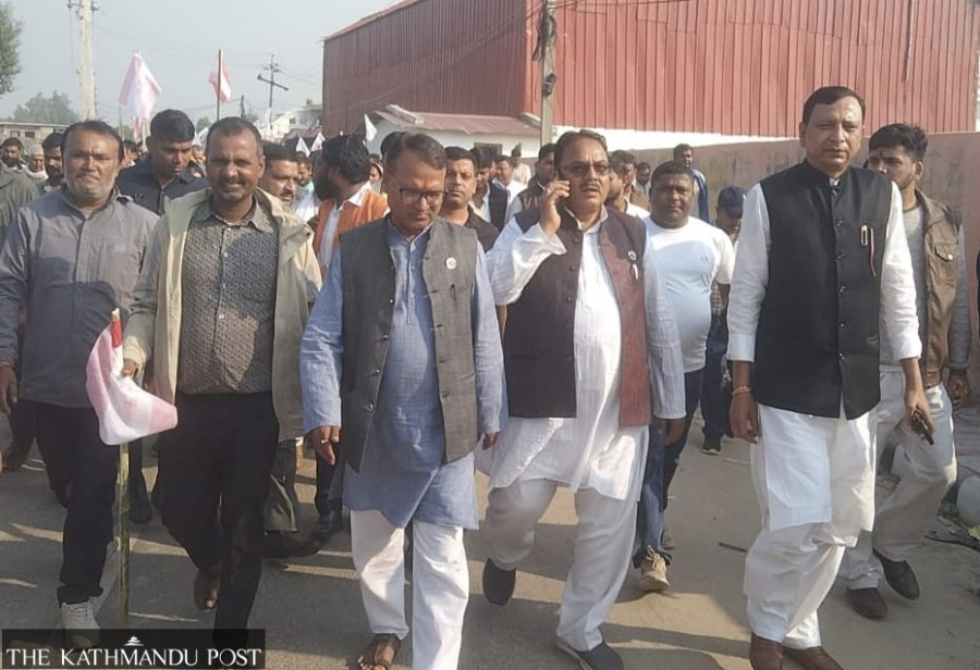 Madhesh Deputy-speaker conducts Assembly meeting on lawn as seven-party alliance intensifies protest