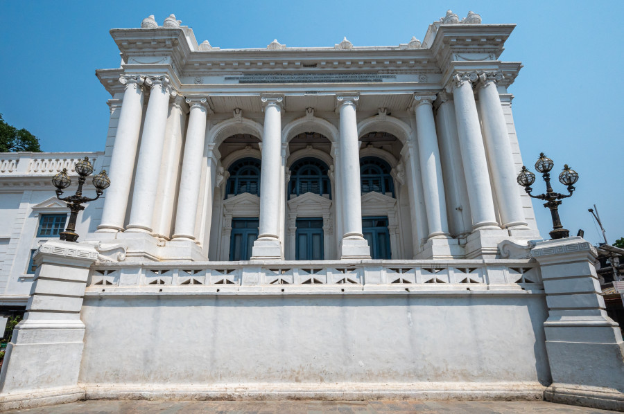 Architecture: Insiders and outsiders 