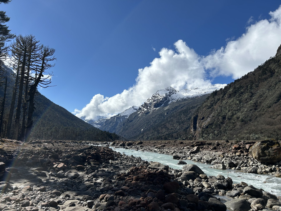 Across passes and valleys on the Makalu-Barun trek