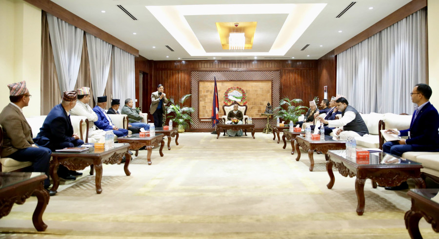 Prime minister meets chief ministers to dispel their doubts