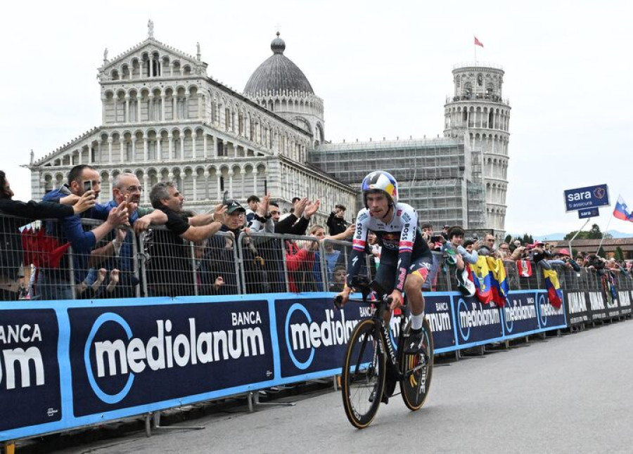 Roglic abandons Giro d’Italia, Martinelli crashes