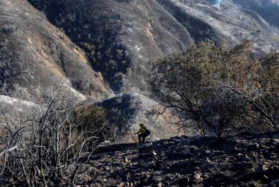 Los Angeles races to contain wildfires as severe winds return, 24 killed