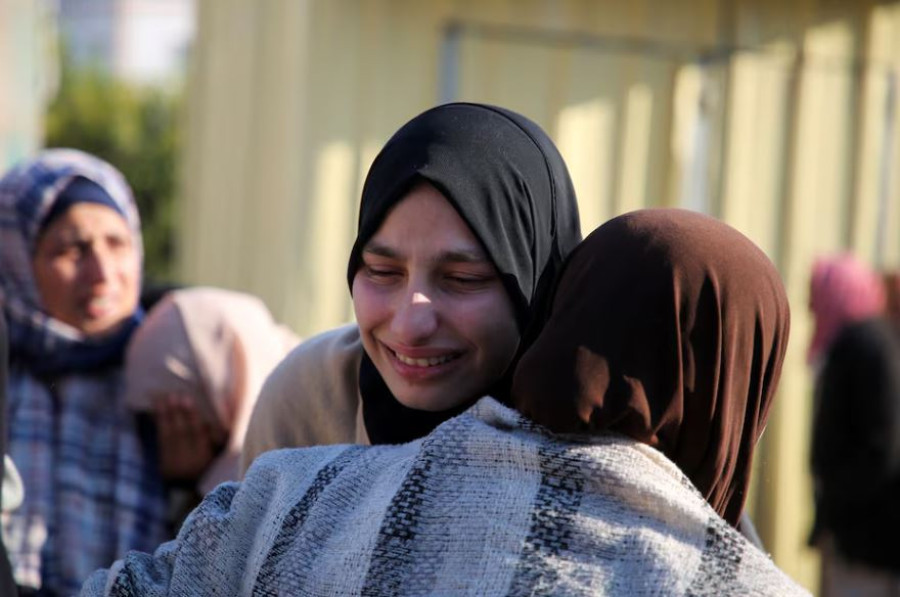 Gaza ceasefire and hostage release set to begin