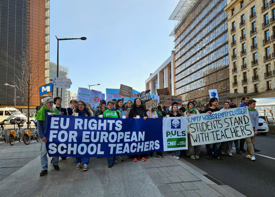 EU school teachers strike for equal rights and union protection