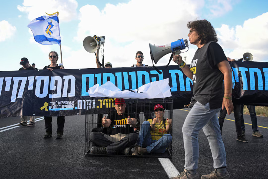 Families leave Gaza City after night of bombardment, Israelis protest