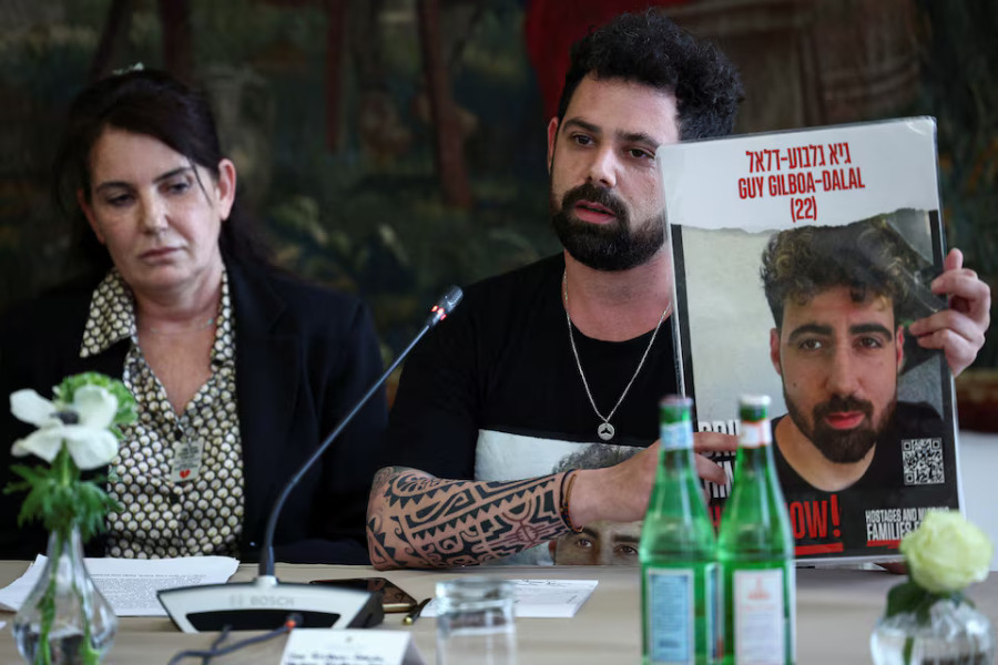  Hamas releases video of Israeli hostages held in Gaza