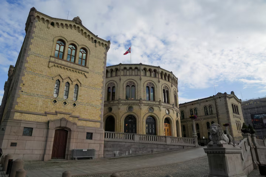 Norwegians begin voting in tightly fought parliamentary election