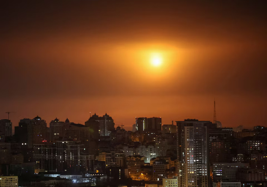 US and Russia hold peace talks in Abu Dhabi as missiles pound Kyiv