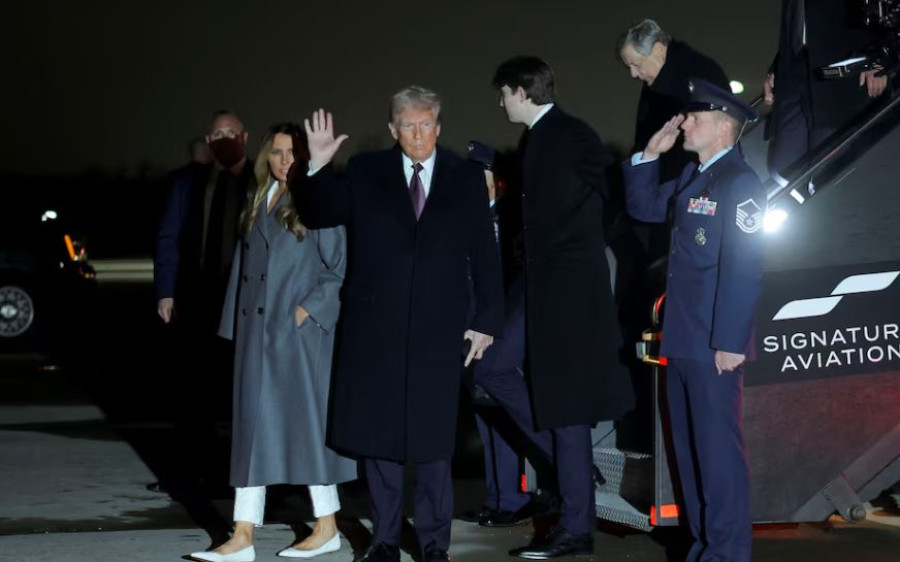 Trump arrives in Washington as inauguration celebrations begin with Elvis impersonator, fireworks