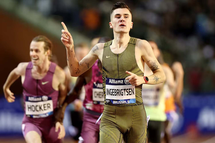 Ingebrigtsen breaks world indoor 1,500m, mile records