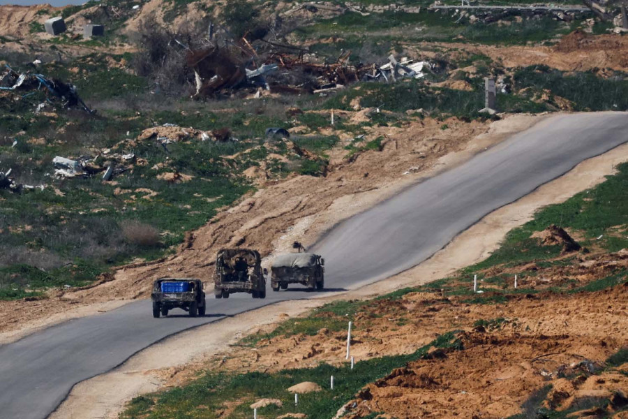 Israel blocks aid into Gaza as ceasefire standoff escalates