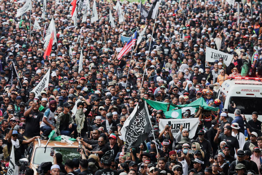 Thousands rally in Malaysia to call for PM Anwar’s resignation