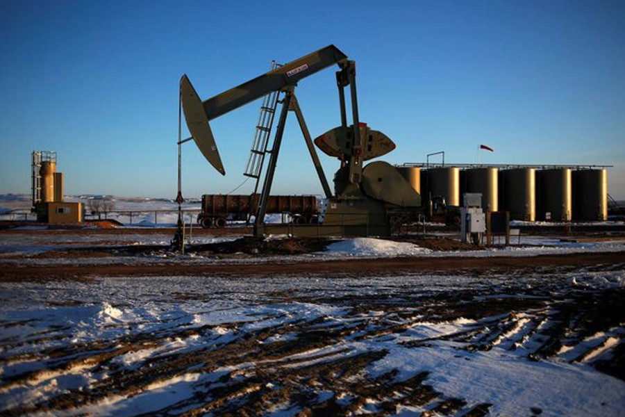 Oil set for second straight weekly gain on Iran sanctions, planned OPEC+ cuts