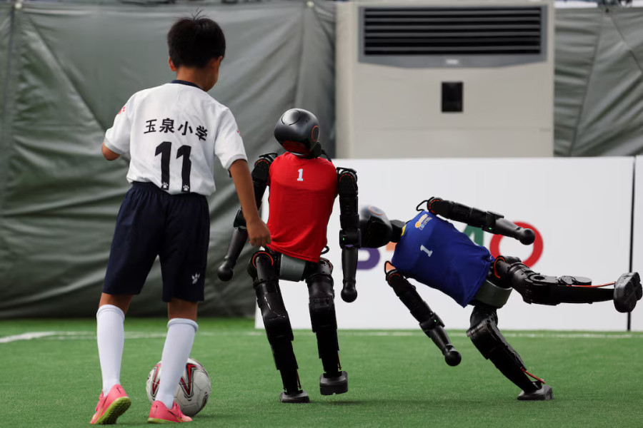 Chinese soccer team train for inaugural World Humanoid Robot Games