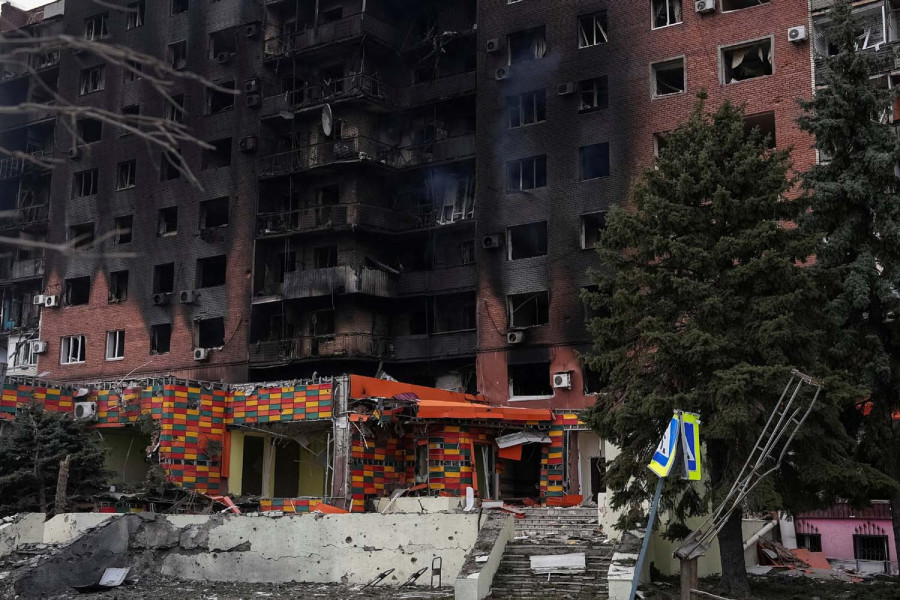 Russia closes in on key Ukrainian city, seeking gateway for future advances