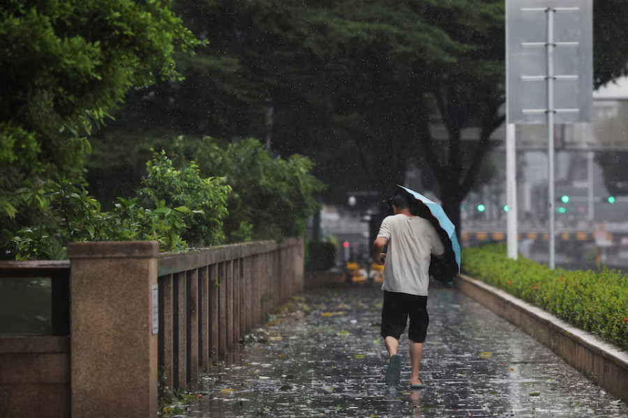 Typhoon Ragasa bears down on southern China after killing 17 in Taiwan