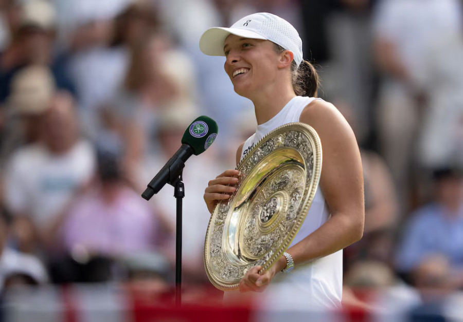 Towel thief Swiatek gets personalised Wimbledon souvenir
