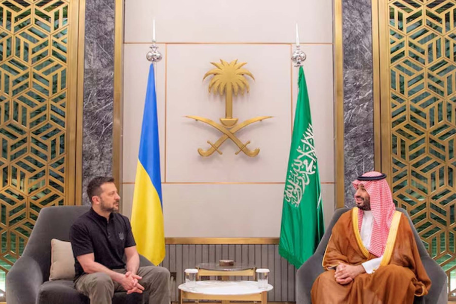 Zelenskiy heads to Saudi Arabia ahead of crunch US talks