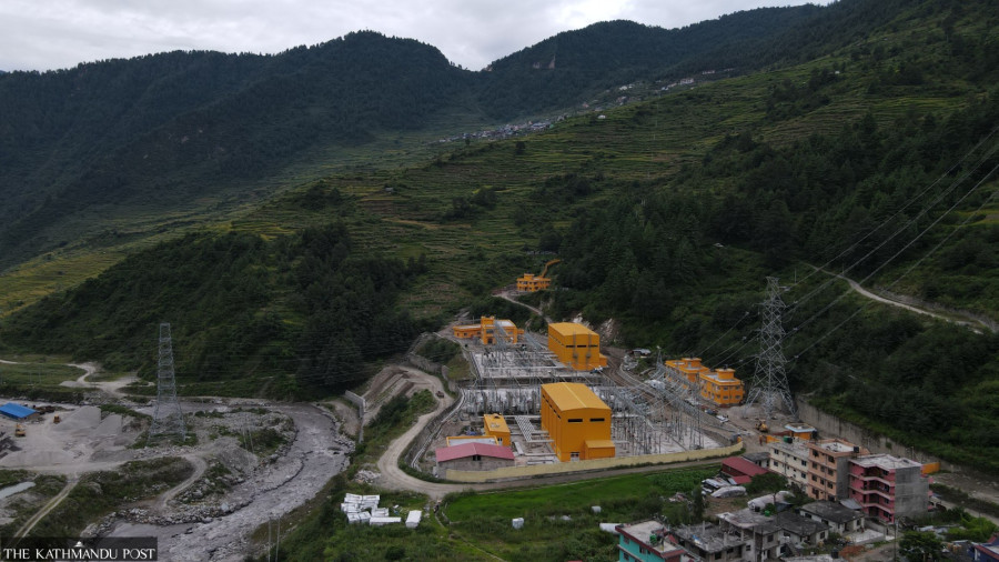 Central bank sees signs of recovery, but private sector still wary