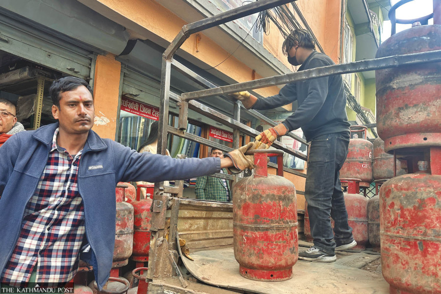 Nepal has cooking gas, but no cylinders as half-fill keeps them at homes