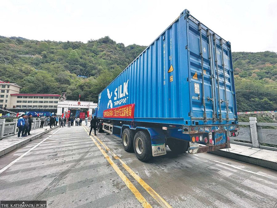 Tatopani reopening unlikely before festive season. Traders urge Beijing talks