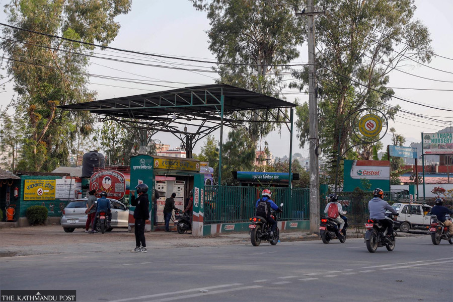 Global oil prices tumble, but Nepal unlikely to see major fuel price cuts soon