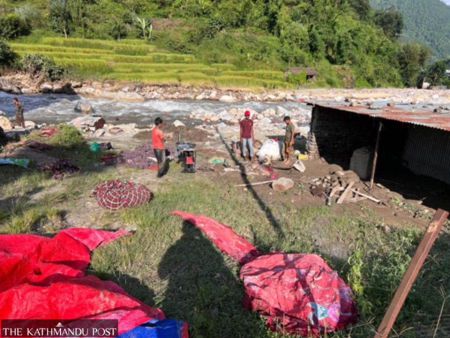 Nisikhola flood-displaced move to relatives’ homes with resettlement uncertain